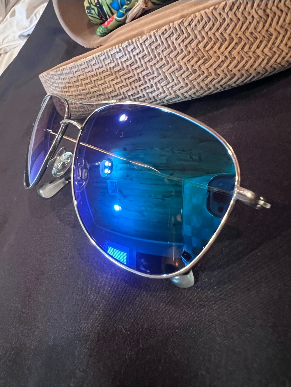 Maui Jim Maverick Silver Titanium Frame Sunglasses with Blue Mirrored Lenses - Picture 3 of 8